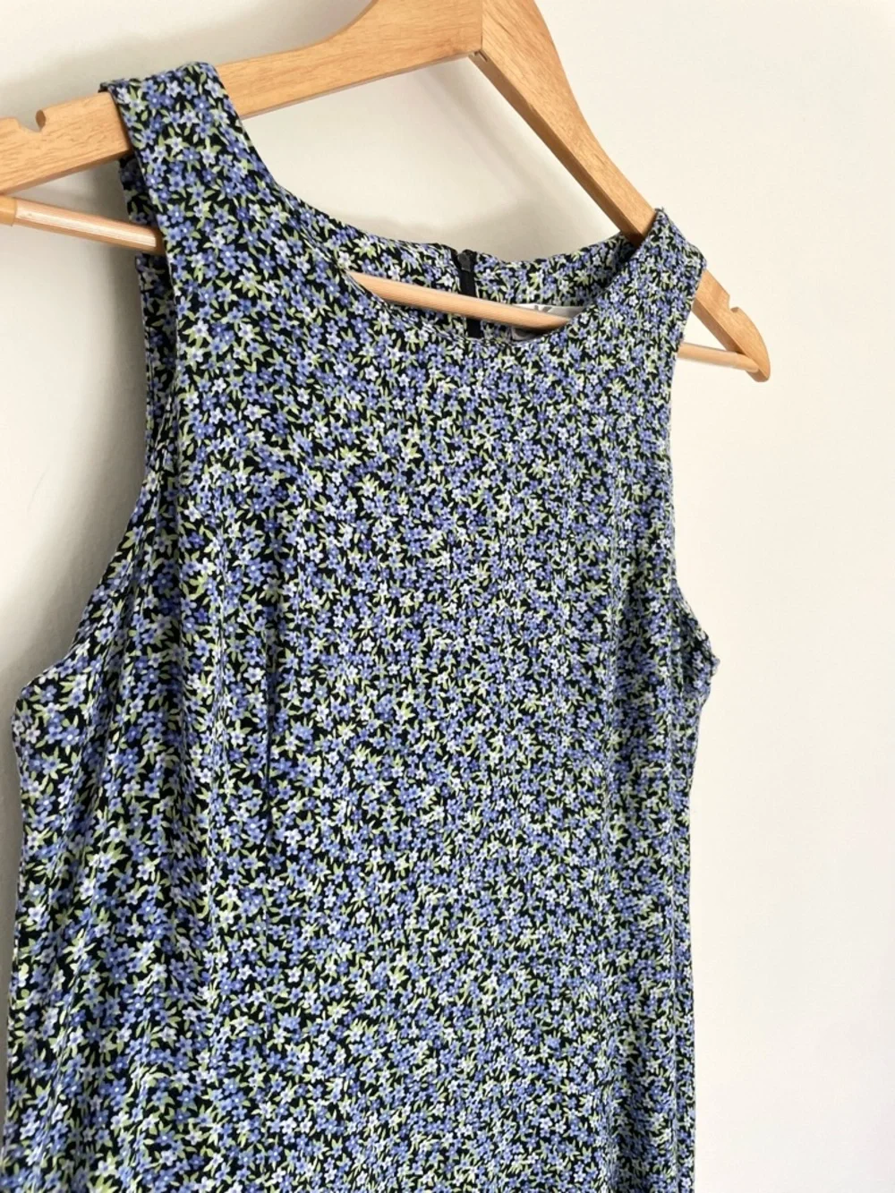 Vintage dainty floral dress - Picture 3 of 5